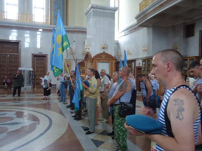 Хабаровская десантура вместо криков &quotЗа ВДВ!&quot прошла крестных ходом  Алексей Монастырев.