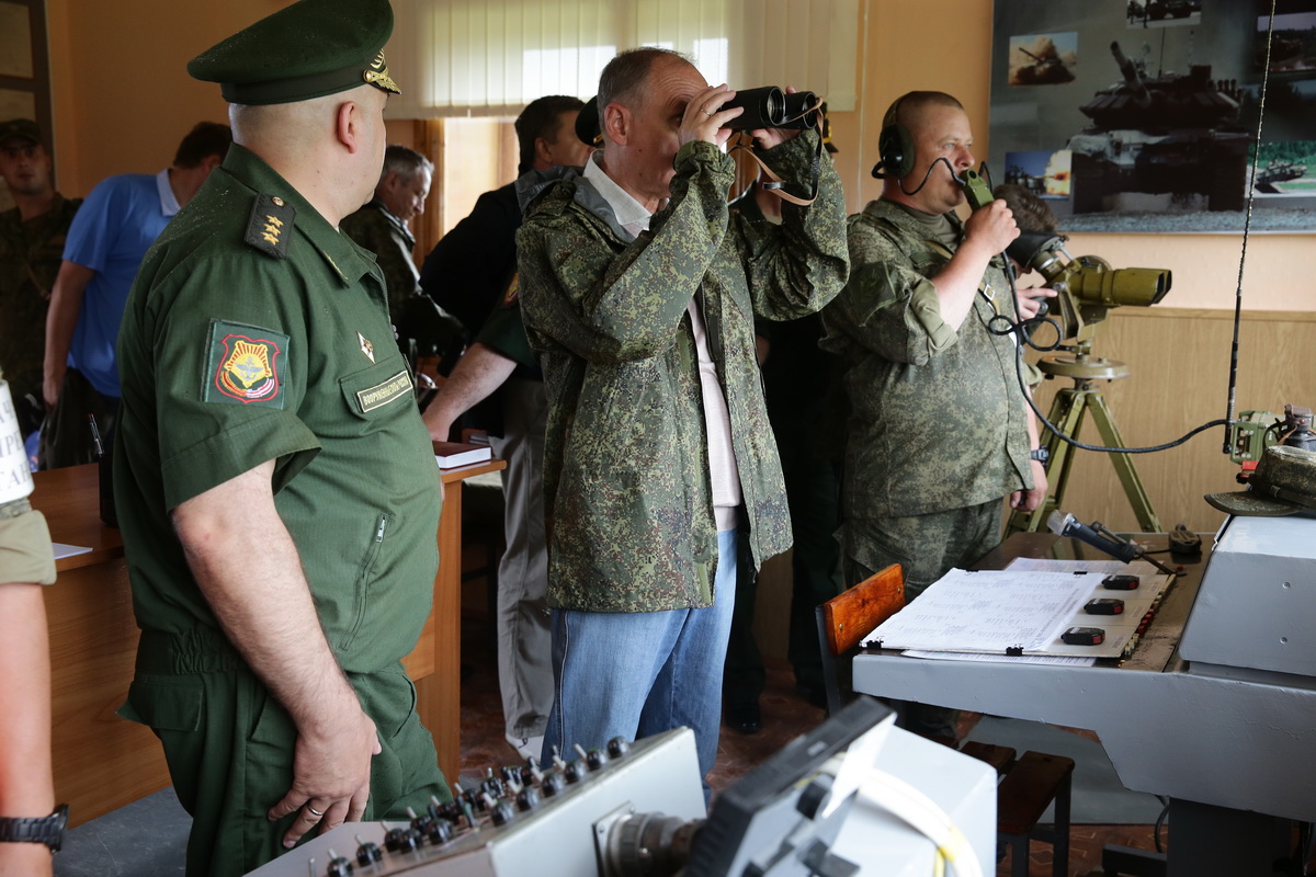 Николай Патрушев осматривает полигон пресс-служба губернатора