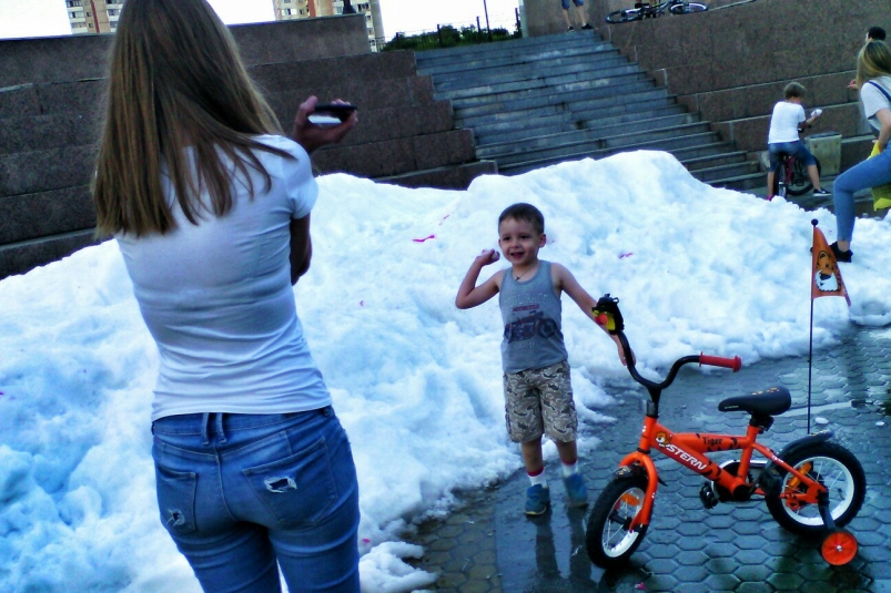 Снег на голову: Хабаровчане нырнули из лета в зиму