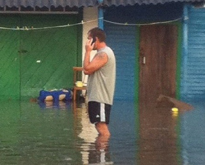 На Кубани станицу Ленинградскую засыпало градом, а Каневскую залило дождем