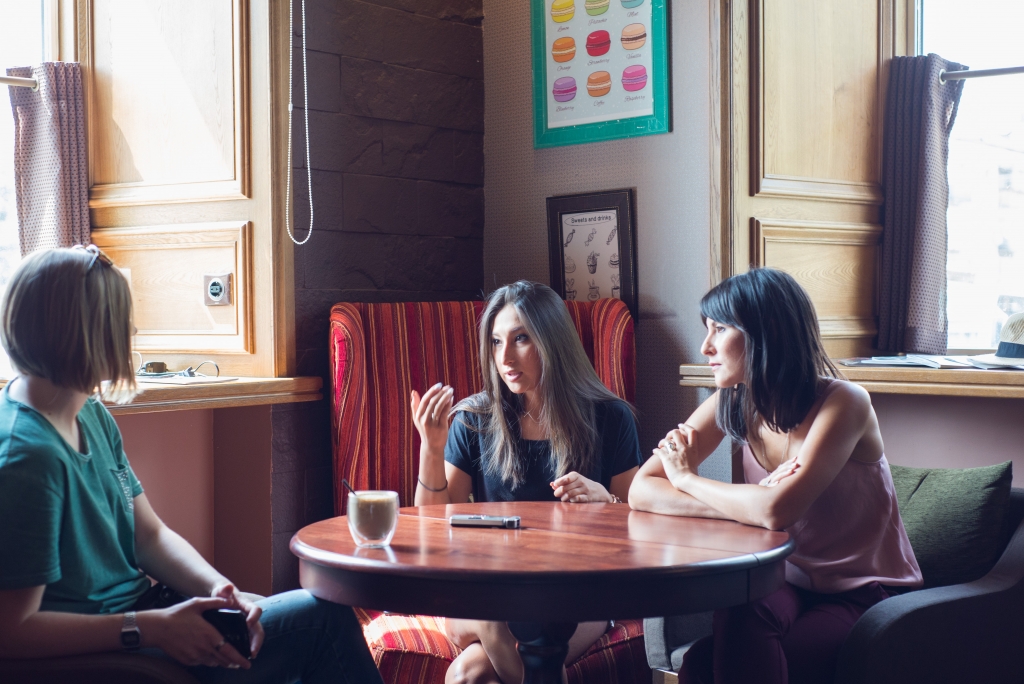 Интервью с организаторами фестиваля "Большие гости" сестрами Илоной и Элей Чин 