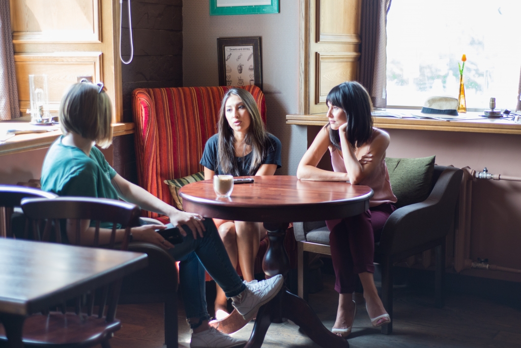 Интервью с организаторами фестиваля "Большие гости" сестрами Илоной и Элей Чин 