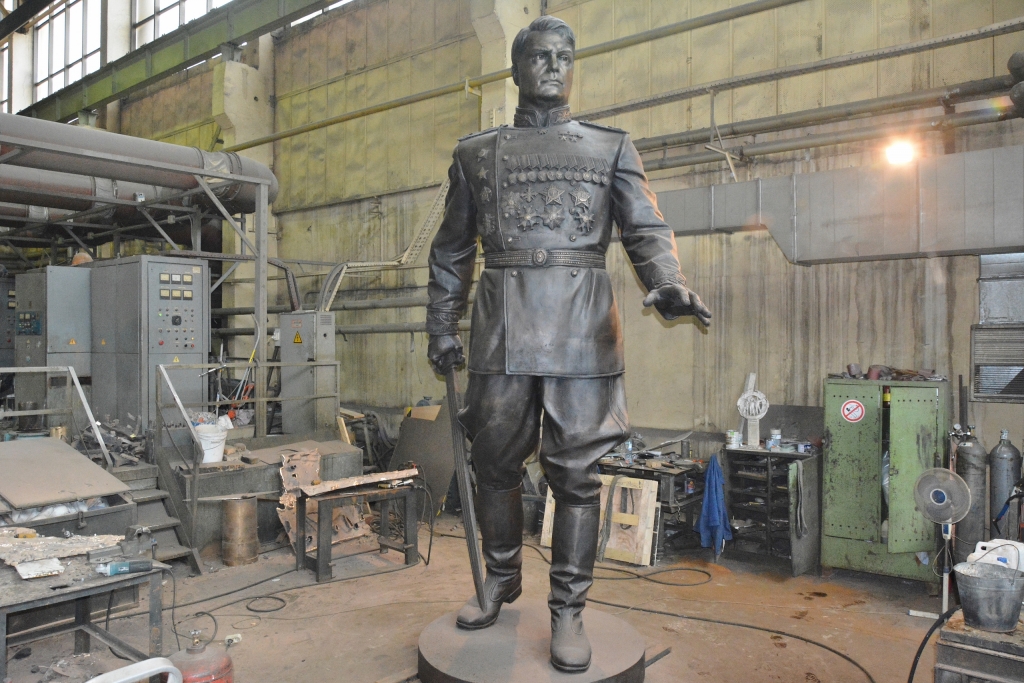 Памятник маршалу Василевскому готов к транспортировке в Хабаровск