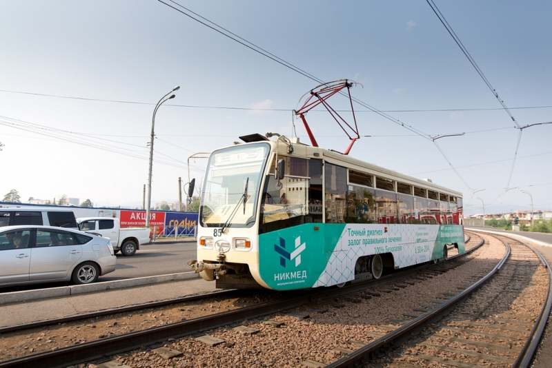 Трамвай № 4 встал напротив &quotДома торговли&quot Александра Данилова, UlanMedia