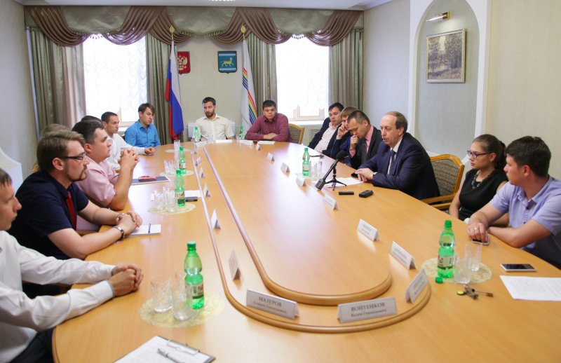 Биробиджанская молодежь обменялась с Александром Левинталем идеями по развитию ЕАО Департамент пресс-службы губернатора и правительства ЕАО