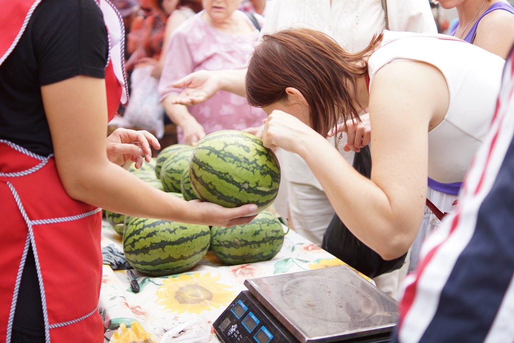 Жители ЕАО "окучивают" арбузные ряды: как выбрать "правильную" полосатую ягоду