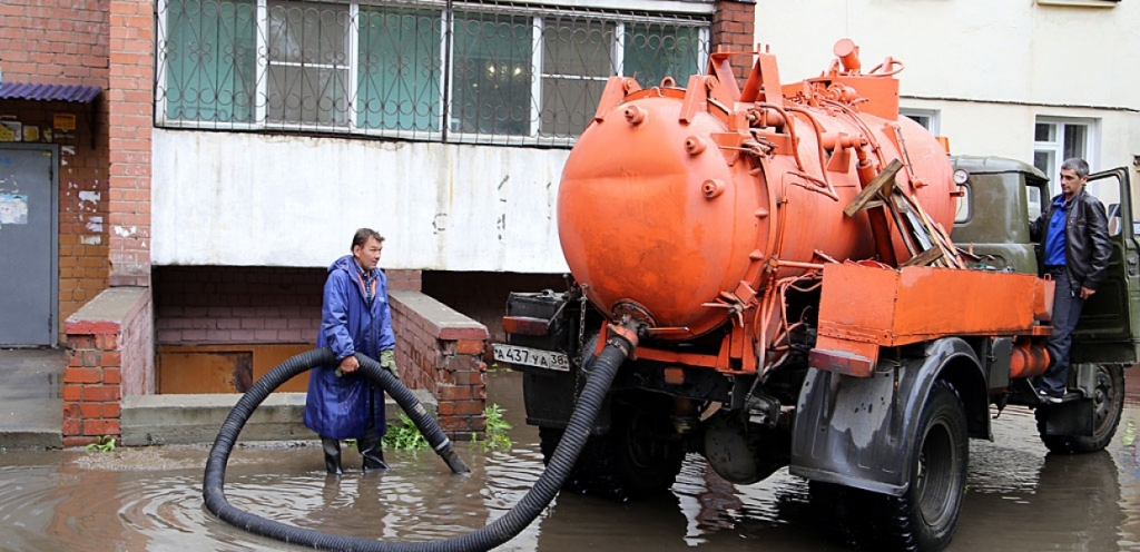 Специалисты устраняют последствия ливня