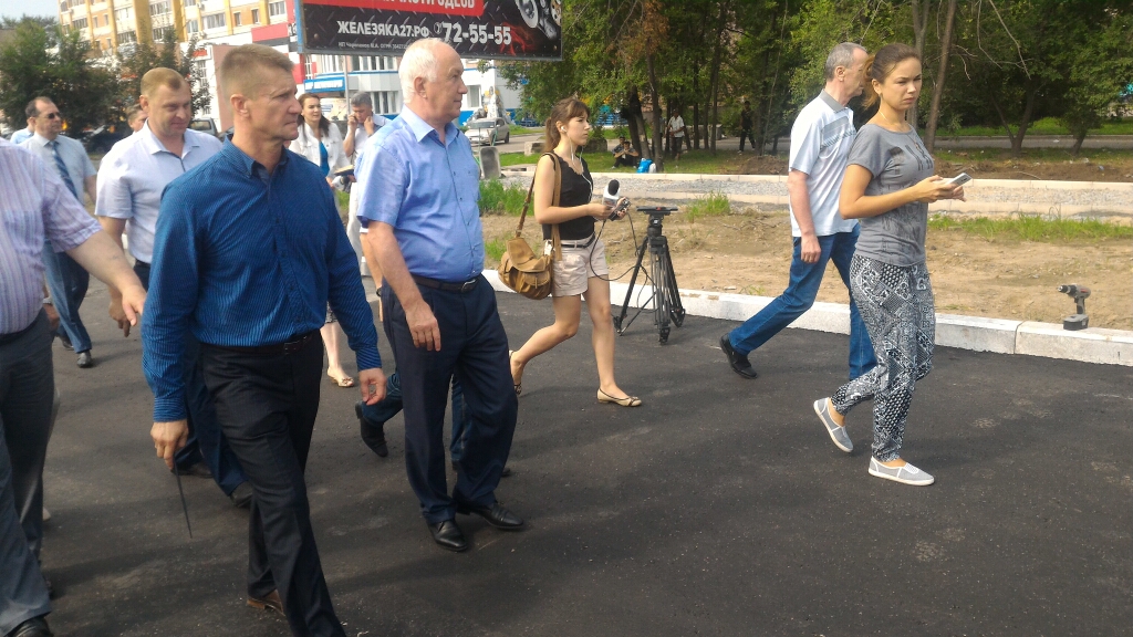 Тротуар вдоль улицы Краснореченской возмутил мэра Хабаровска корр. ИА AmurMedia