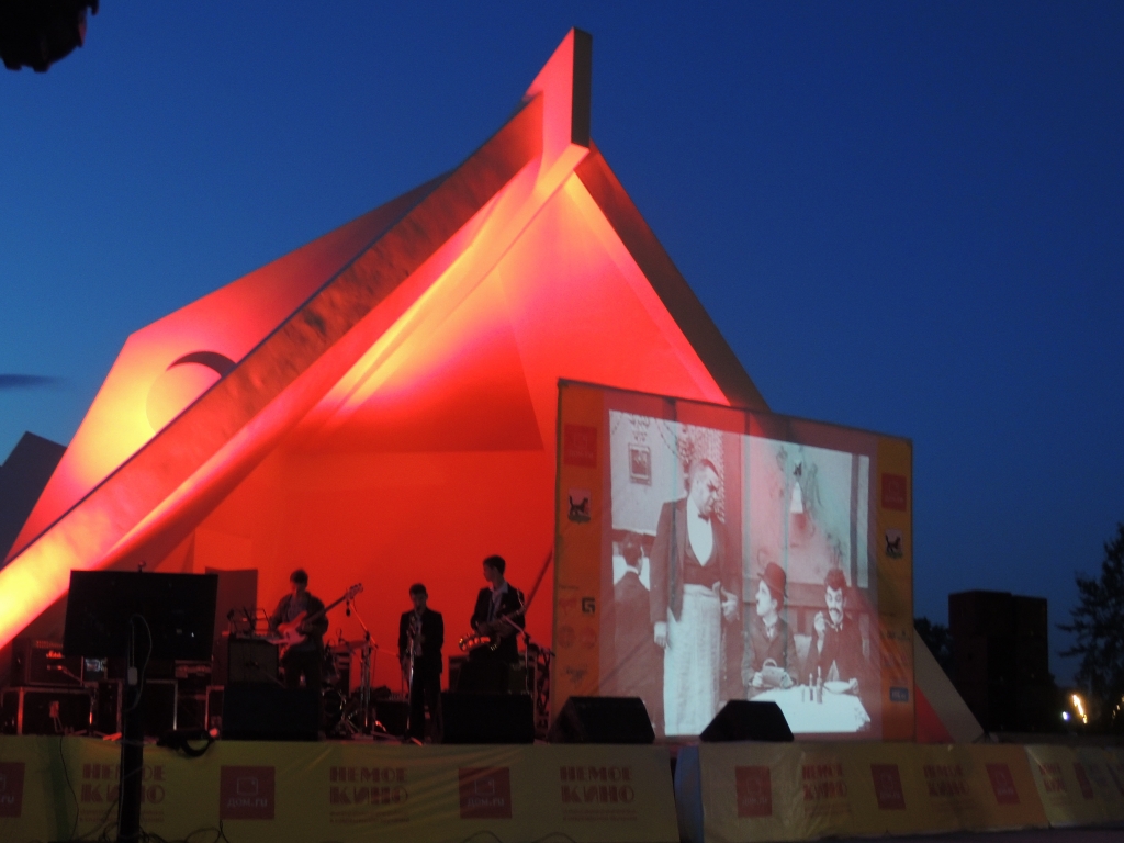 Кинопоказ "Современное звучание немого кино"