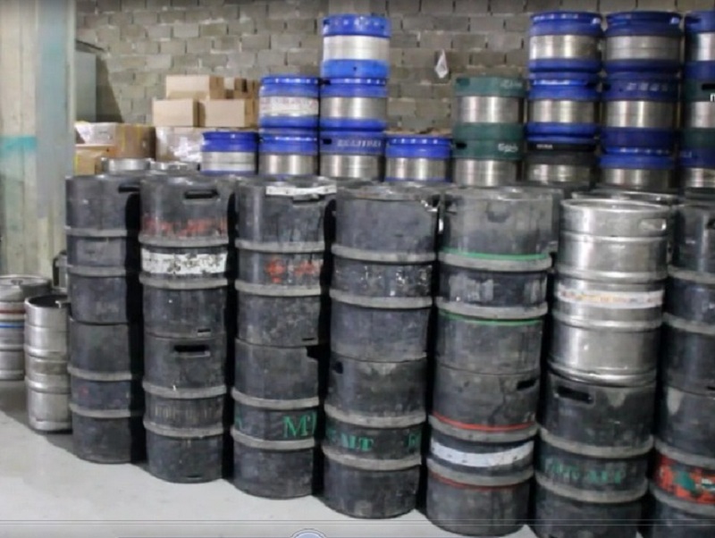 Оставили без пива туапсинского бизнесмена кубанские полицейские Кадр из видео, автор - пресс-служба ГУ МВД России по Краснодарскому краю. 