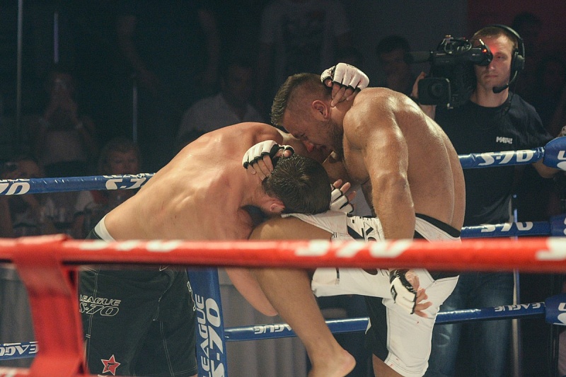 Десять боев прошло в Сочи на Международном турнире по боевому самбо &quotПлотформа S-70&quot С официального сайта администрации Краснодарского края