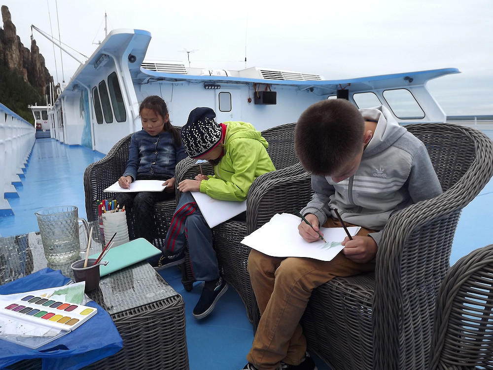 Детям организовали круиз до Ленских столбов