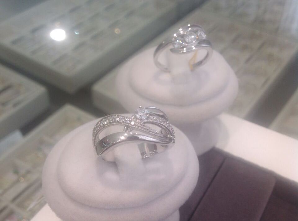 Бриллианты и изумруды &mdash; магические камни