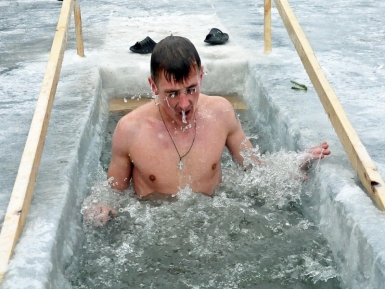 Крещение в Приморье: как вода становится святой и зачем окунаться в прорубь