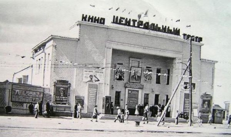 В мае 1942 года был открыт кинотеатр "Центральный" в Якутске с сайта https://www.yakutskhistory.net/