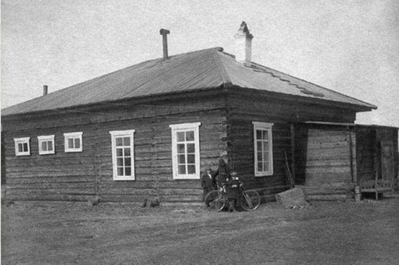 Дом ветеринарной лаборатории начало 20 века в Якутске с сайта https://www.yakutskhistory.net/