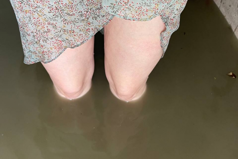 "В квартире воды по колено": большой потоп произошел в популярном районе Владивостока (эксклюзив) ИА PrimaMedia