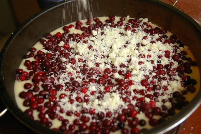 Сладкий пирог с брусникой и крошкой Ирина Рассказова