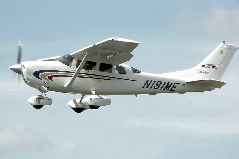 Самолет Cessna 206 https://ru.wikipedia.org  Arpingstone