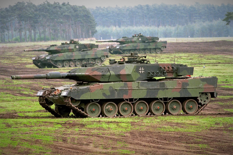 Немецкие танки  Leopard 2 могут использовать снаряды с обедненным ураном https://ru.wikipedia.org Bundeswehr-Fotos