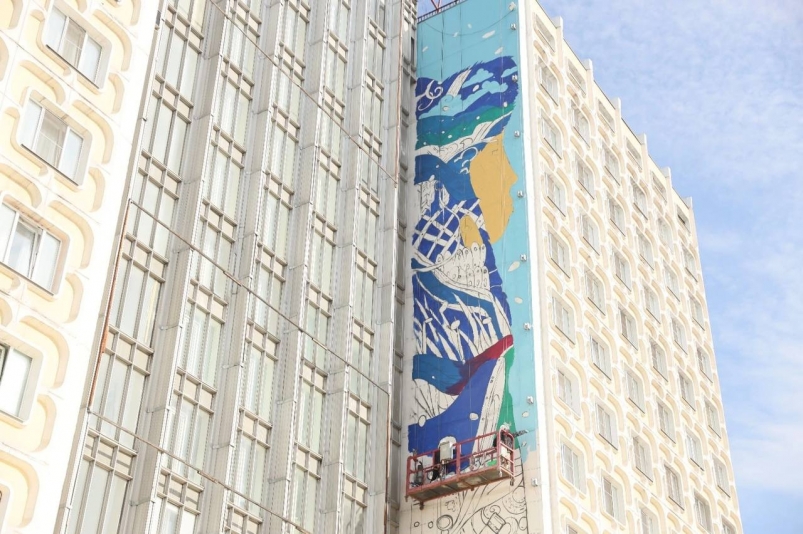 Мурал по эскизам художника Доржиева скоро появится на фасаде гостиницы "Бурятия" Из телеграм-канала (12+) Минтуризма Бурятии