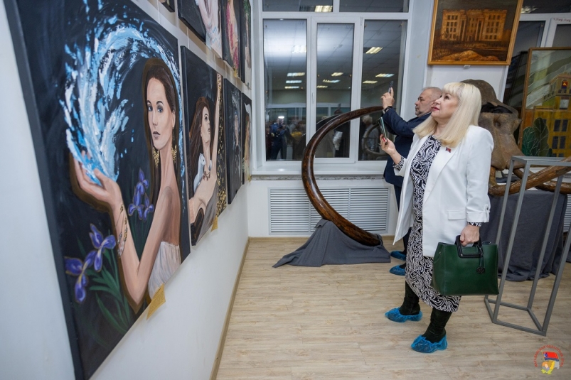 Колымские парламентарии посетили открытие межрегиональной выставки "Колыма" Источник