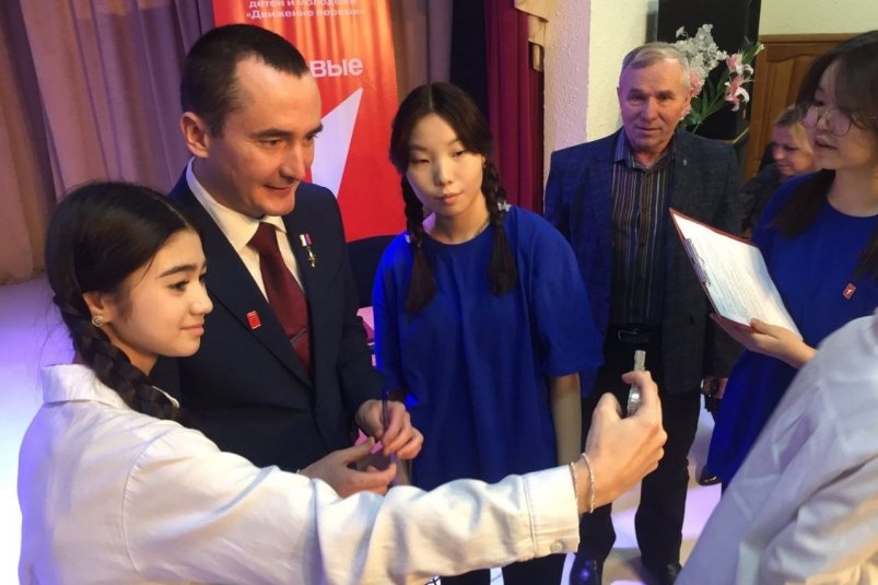 Космонавт со школьниками Комитет по образованию Улан-Удэ