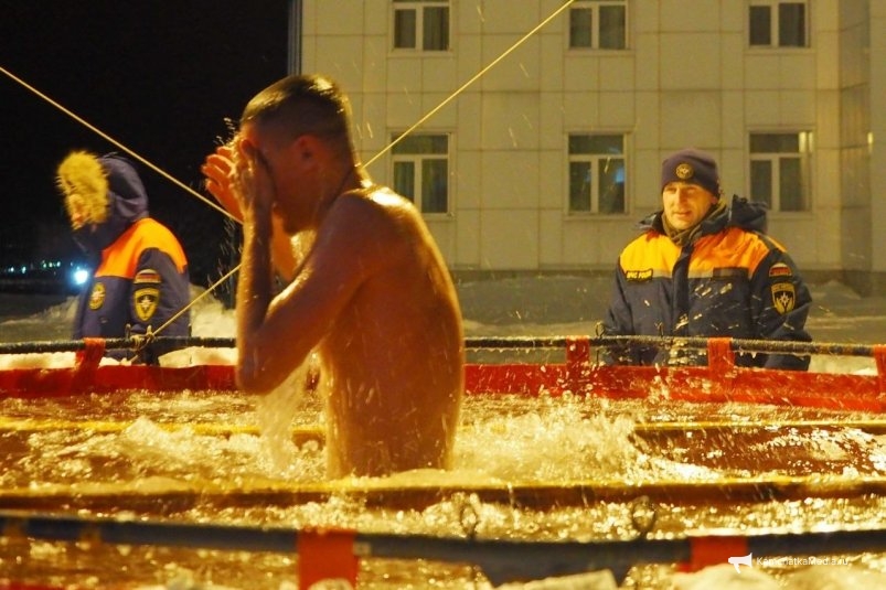 Крещенские купания Елена Поддубная, KamchatkaMedia