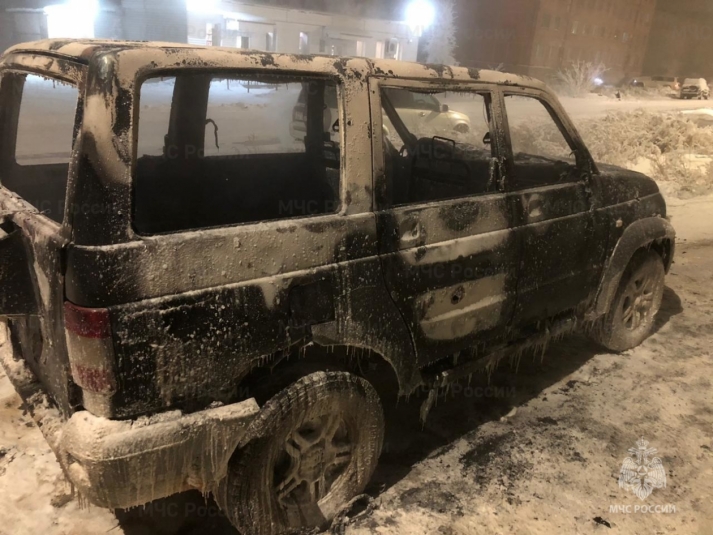 Автомобиль УАЗ Патриот полностью сгорел в г. Сусумане Источник