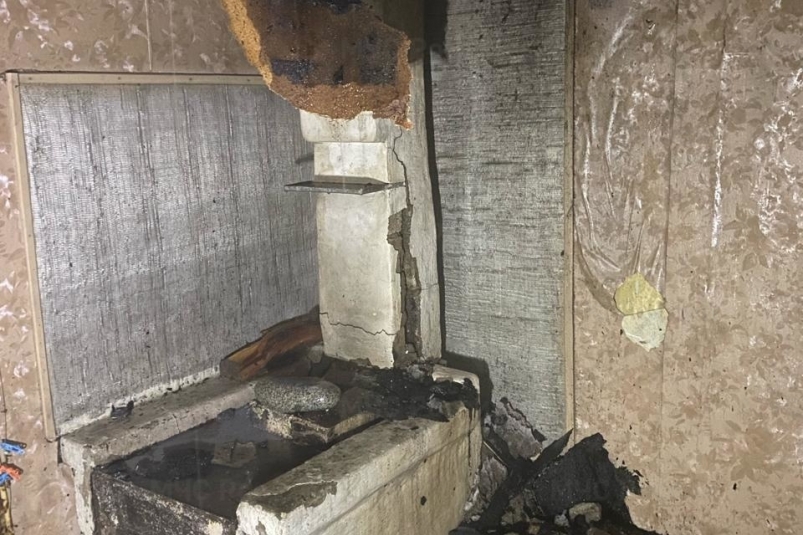 Колымские огнеборцы ликвидировали возгорание частного дома Источник