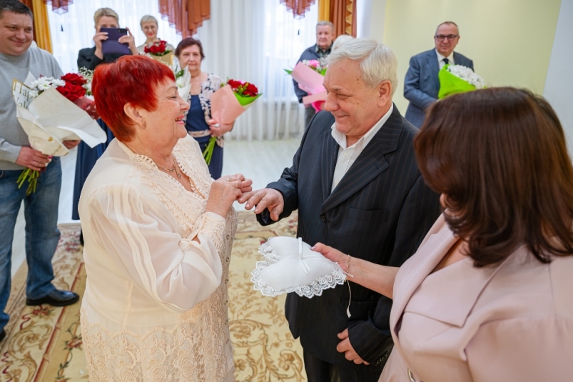 Магаданская семья Громовых отпраздновала золотую свадьбу в городском ЗАГСе Источник