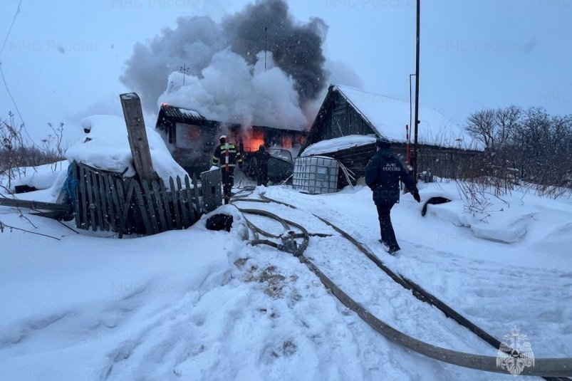 Пожарные ликвидировали возгорание дачного дома в Александровске-Сахалинском t.me/info65mchs