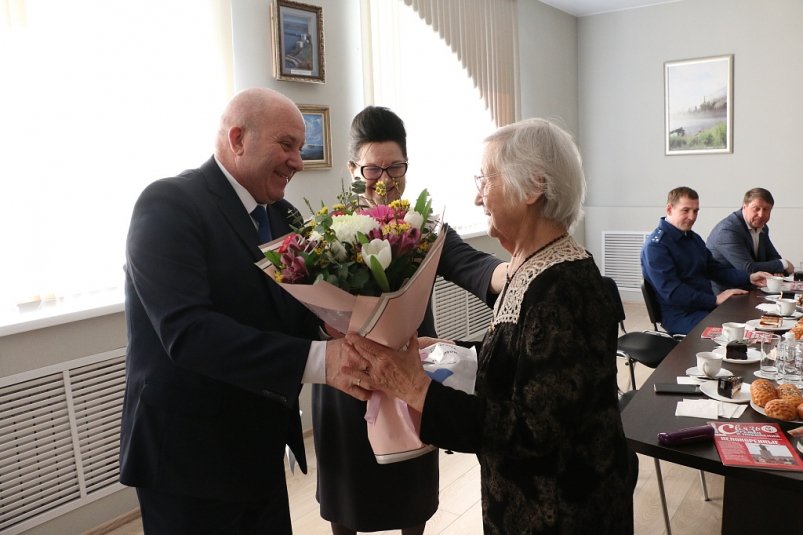 Мэр Хабаровска поблагодарил ветеранский актив за помощь участникам СВО Пресс-служба администрации Хабаровска