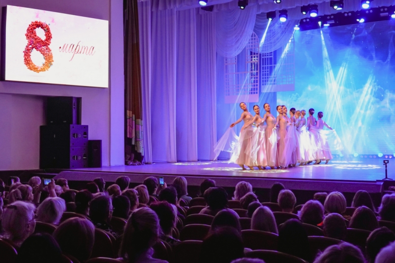 Праздничный концерт в преддверии Международного женского дня прошёл в Магадане Источник