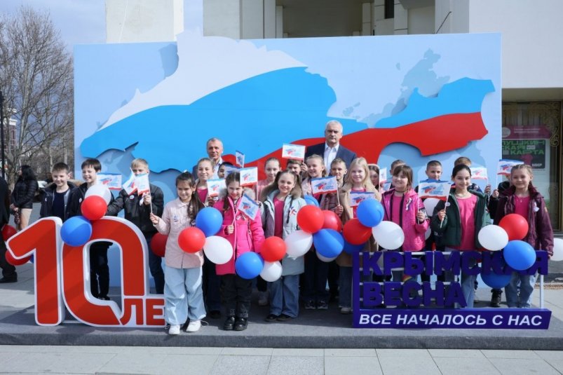 Сергей Аксёнов посетил фотовыставку "Дети Крымской весны" в Симферополе Правительство Крыма