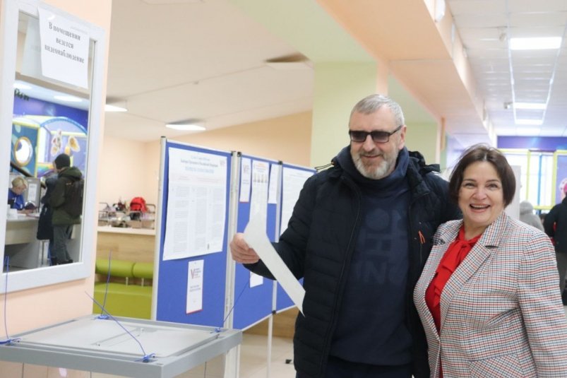 На выборы Президента на избирательные участки на Колыме приходят семьями ЕР
