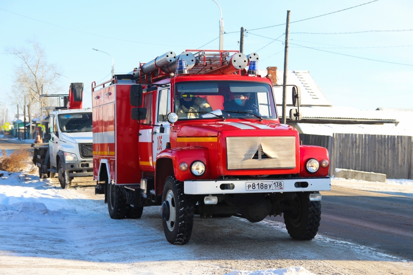 8 человек эвакуировали огнеборцы из горящего дома в Ленском районе Якутии Юлия Ушакова, ИА IrkutskMedia