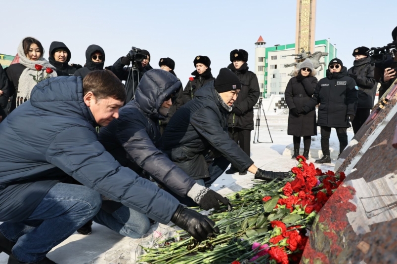 Якутяне несут цветы к мемориалу памяти жертв теракта в Подмосковье Мария Васильева