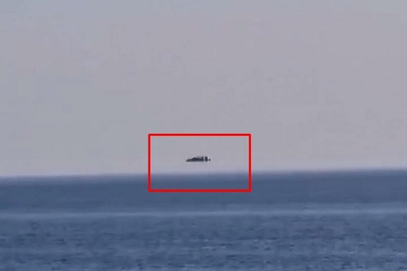 "Воспарившие" над морем корабли запечатлели на ВИДЕО жители Сочи Скриншот видео с Telegram-канала: t.me/gk_news1 (18+)