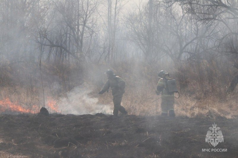 Биробиджан окутал дым из-за пала сухой травы ГУ МЧС России по ЕАО
