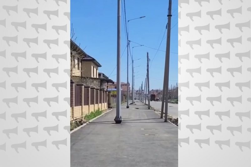 Столбы посреди тротуара в мэрии Краснодара объяснили действующими нормами Пресс-служба администрации Краснодара