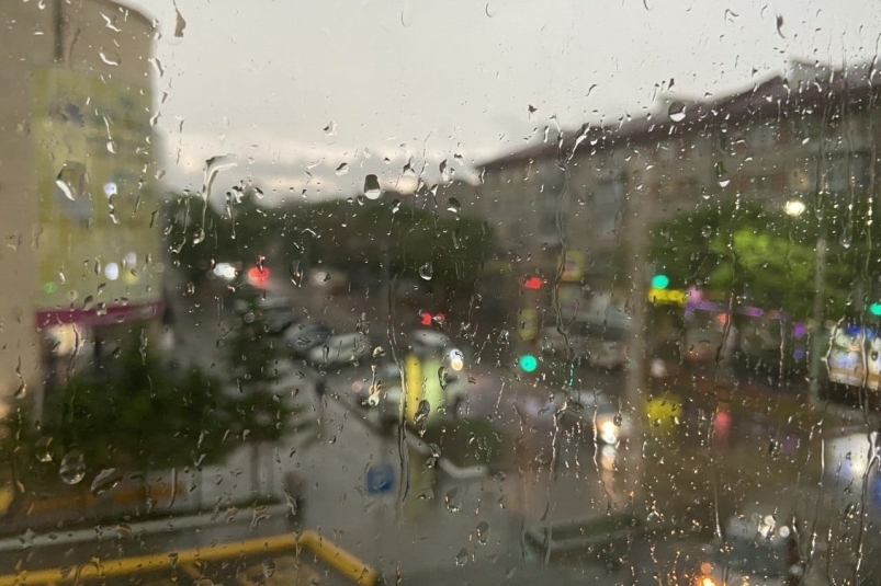 Дождь, капли дождя, стекло Александр Шепырев,  ИА UssurMedia
