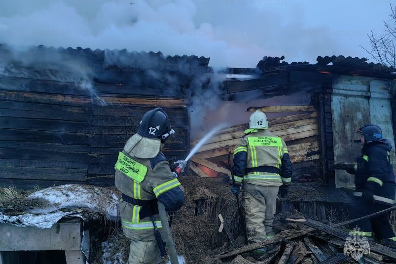 Частная баня сгорела на улице Железнодорожной в Магадане ГУ МЧС России по Магаданской области