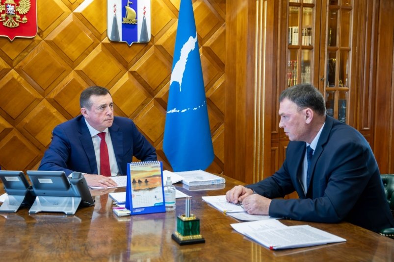 Встреча Валерия Лимаренко с Анатолием Крутченко пресс-служба правительства Сахалинской области