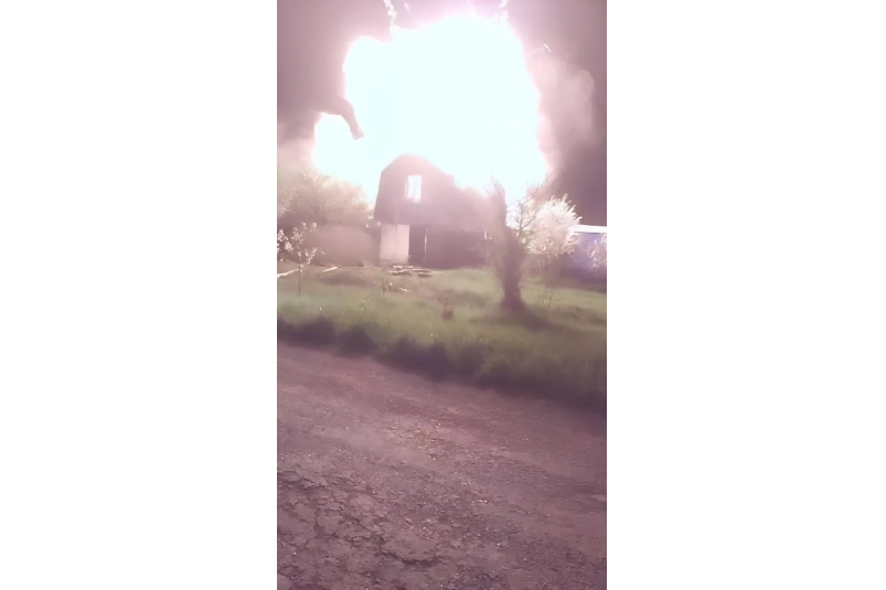 Пожар вспыхнул ночью в СНТ "Аграрник" Ставрополя Скриншот видео