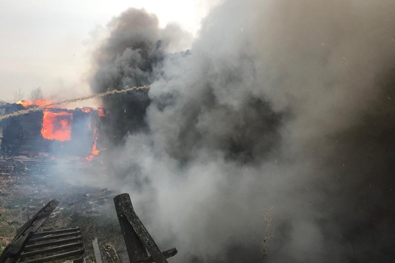 Жилой дом и хозпостройки сгорели в мощном пожаре в Тымовском районе пресс-служба ОКУ "ПСС Сахалинской области"