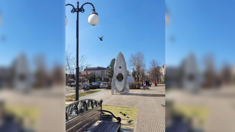 Гигантскую интерактивную ракету установили в одном из микрорайонов Краснодара Организатор общественного проекта "Ракета"