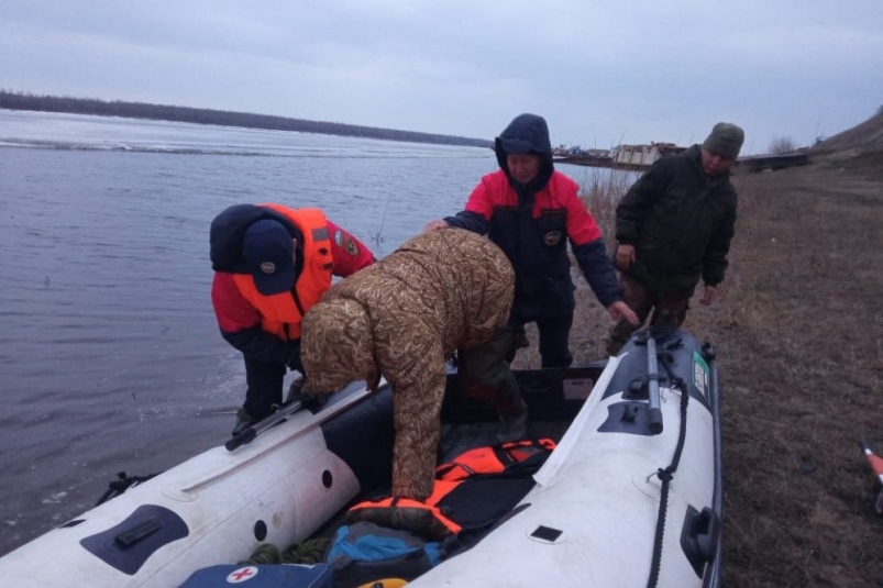 Охотники перевернулись на лодке в Якутии Служба спасения РС (Я)
