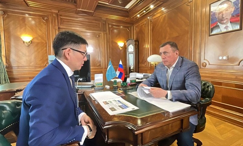 Мингиян Мучкаев и Валерий Лимаренко пресс-служба правительства Сахалинской области