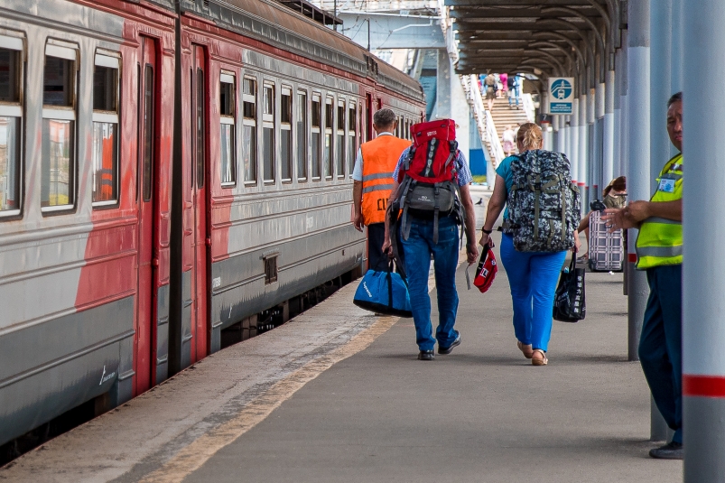 Железнодорожный вокзал, платформа, пассажиры Илья Аверьянов, ИА PrimaMedia